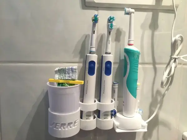 Support mural pour 3 brosses à dents OralB Braun, chargeur et gobelet (Wall toothbrush holder for Oral B)
