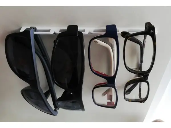 Wall glasses holder