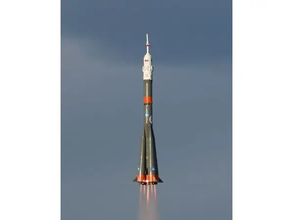 1/50 Soyuz model rocket