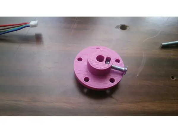 Customizable wheel hub