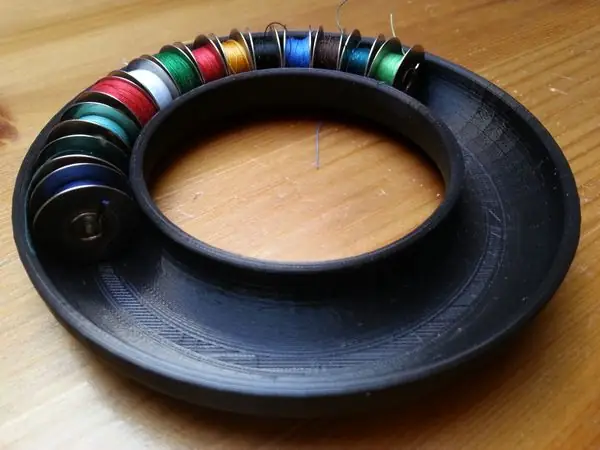 Customizable ring-shaped bobbin holder