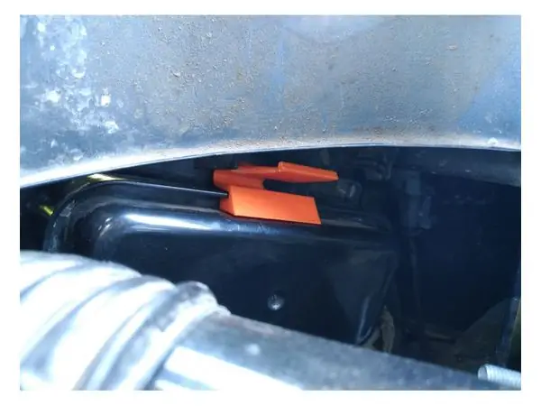 UAZ Patriot front light cover clip