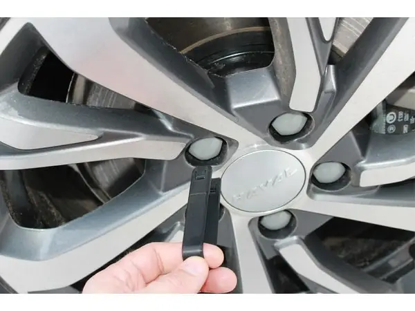 HAVAL wheel cap remover