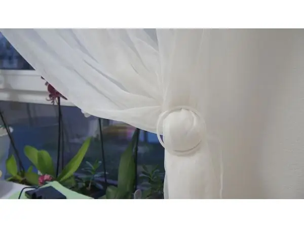 Basic one piece curtain tieback