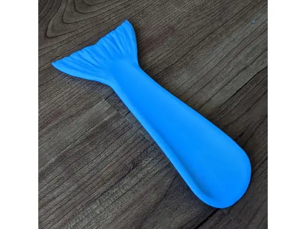 Shoehorn with the salmon tail