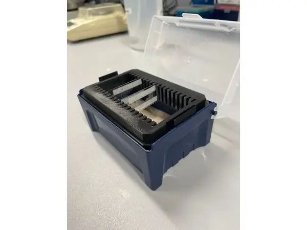 Pipette Box Inlets for Glass Slides