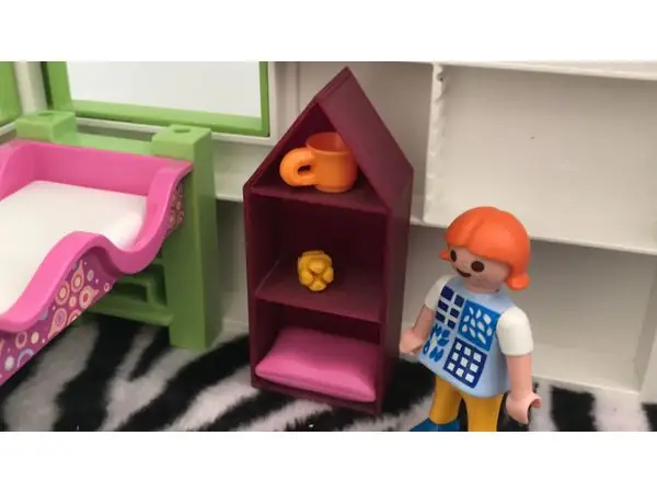 Dollhouse/Shelf for a Dollhouse
