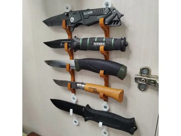 Vertical display knife holder