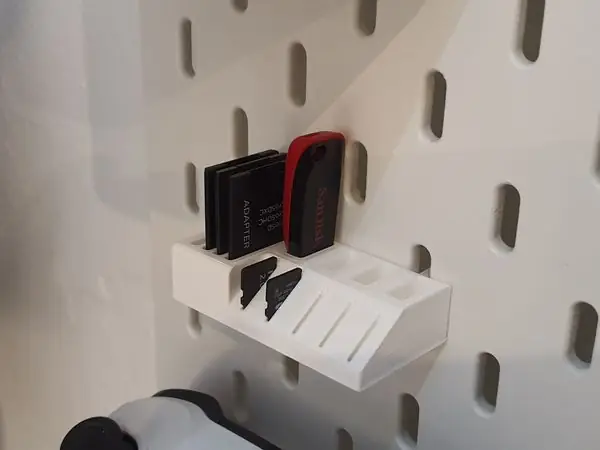 SKADIS USB & SD Card Holder