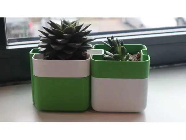 Tileable Self Watering Planter