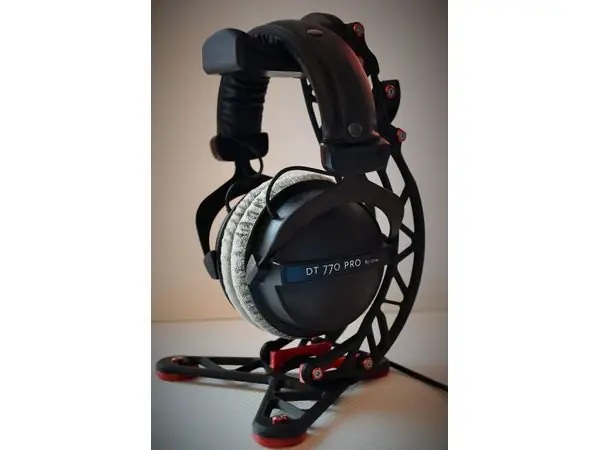 Headphone stand (setup themed)