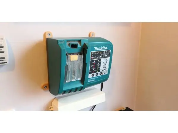 Makita DC18RA / DC18RC charger wall mount plug