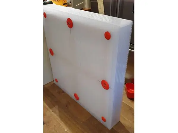 Artwork canvas shipping crate solution with bungee cords