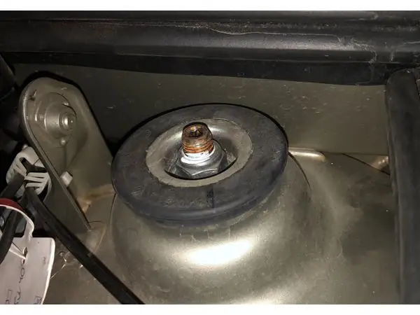 Renault Sandero/Logan shock absorber cap