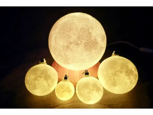 Progressive Detail Moon Lamp