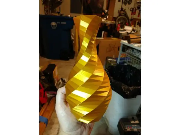 Low-poly Rose Twist Vase