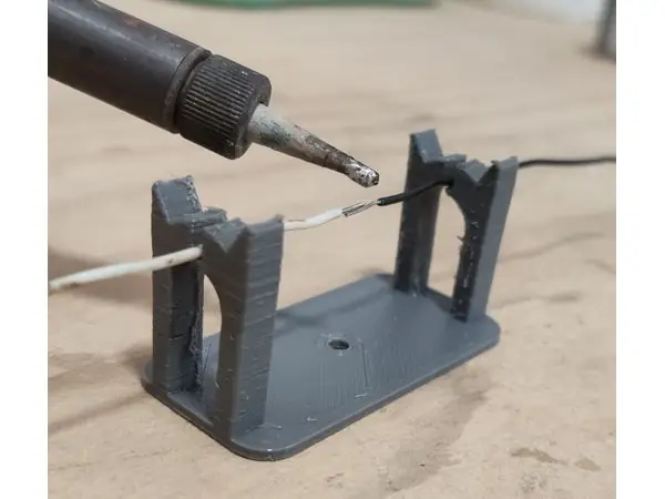 Third hand for soldering wires