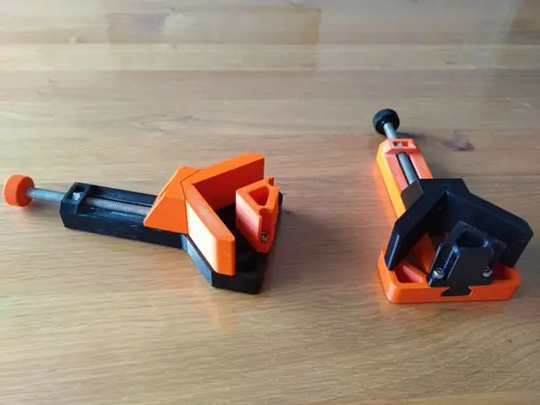 90° adapter with guide for corner clamp