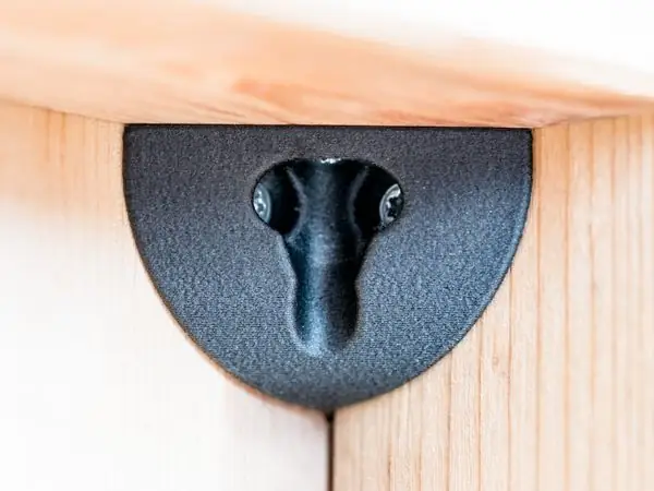 Minimalistic & smooth Corner Bracket