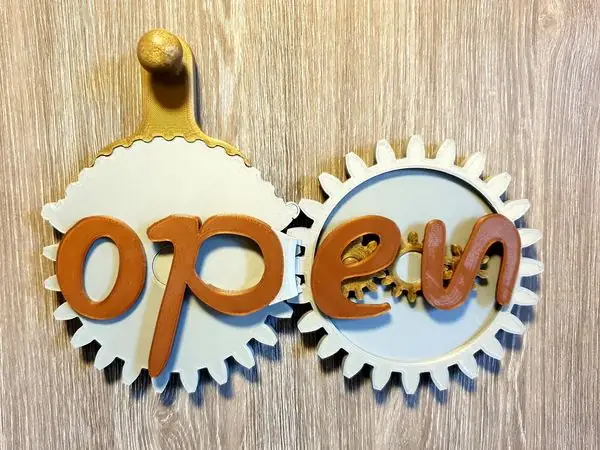 Open / Closed sign geared - REMIX