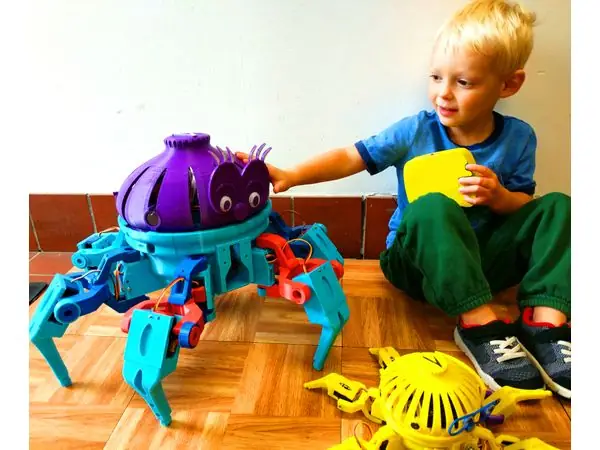 Max The Megapod (Large Walking Robot)