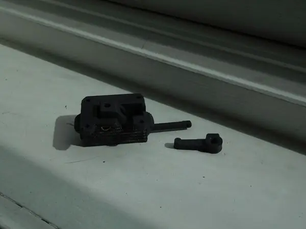 Freewing mechanical retract
