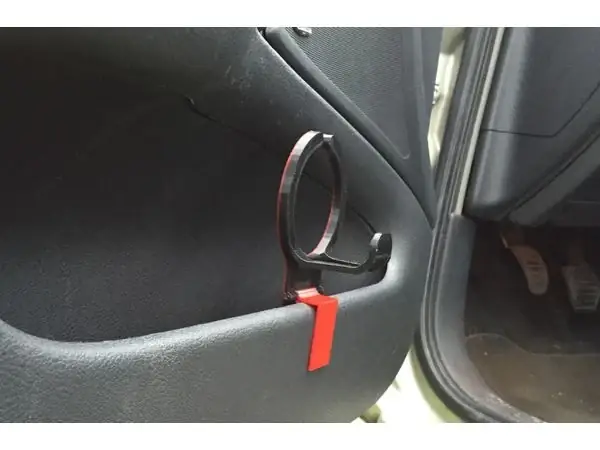 Foldable can holder for car