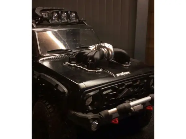 V8 Exhaust manifold with integrated turbo