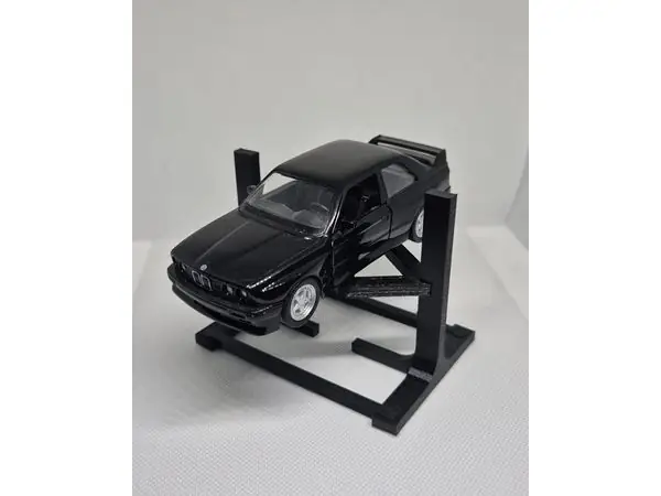 Miniature Car Lift – Because Your Toy Cars Deserve Workplace Hazards Too