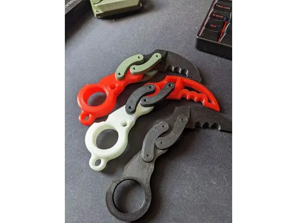 Fidget toy kerambit knife
