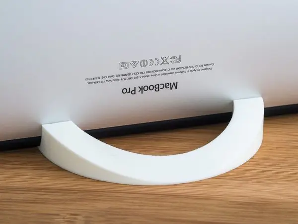 Vertical Laptop Stand (Macbook Pro)