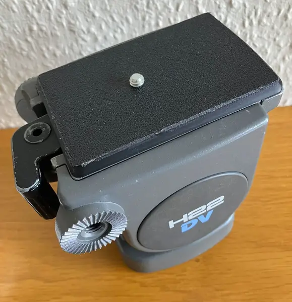 Libec H22DV tripod QR (quick release plate) +Velbon