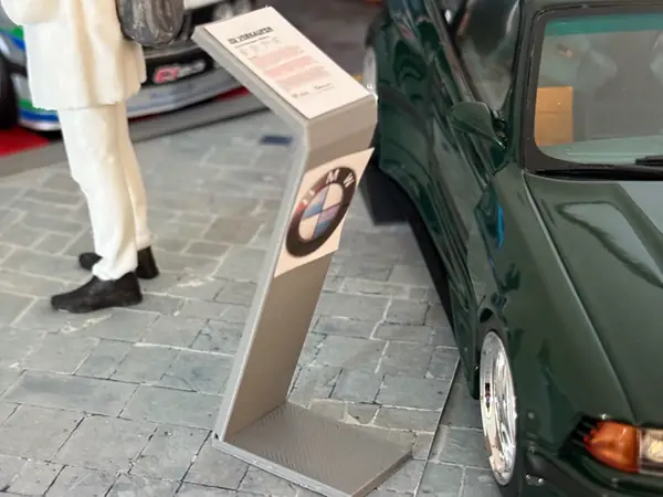 Verkaufsständer für Diorama in 1:18