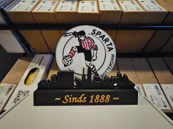 Sparta Rotterdam met skyline van Rotterdam 
