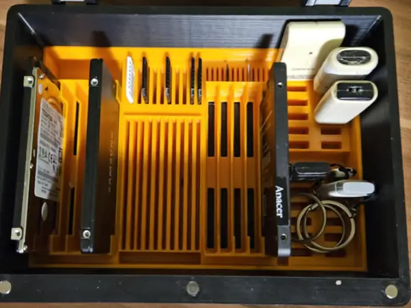 Durable storage box for SSD, SD, MicroSD and USB