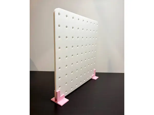 Table top pegboard for retail displays