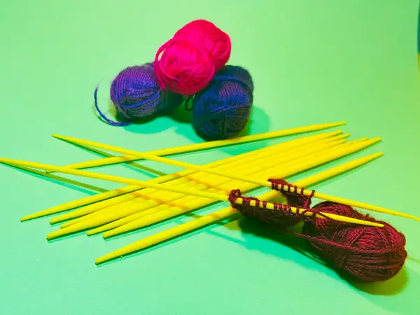 THE PERFECT KNITTING NEEDLE -  5 Sizes 