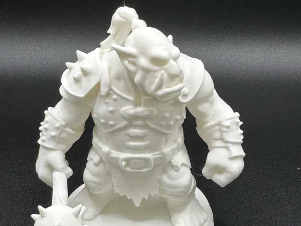 Orco Fantasy con mazza da guerra