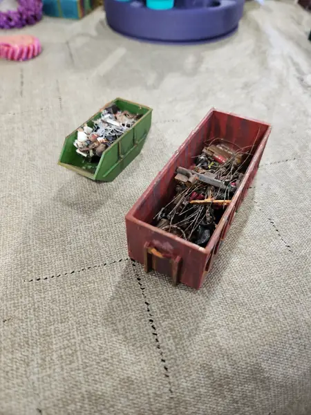 HO Railroad 1/87th Scale Dumpsters