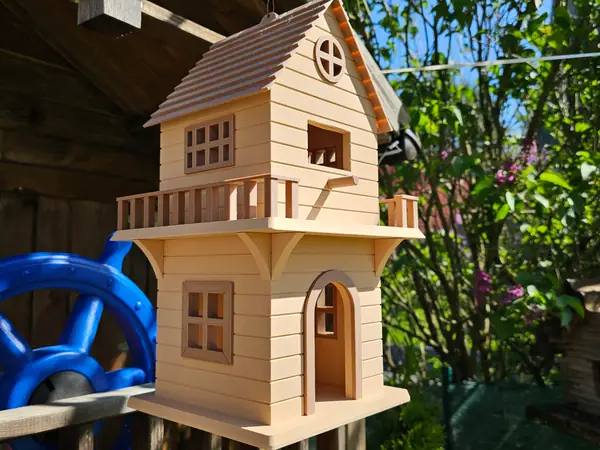 Birdhouse villa
