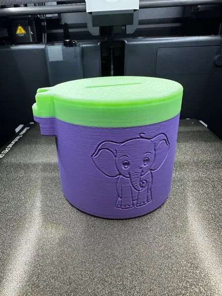 Spardose mit Elefant / piggy bank with elephant 
