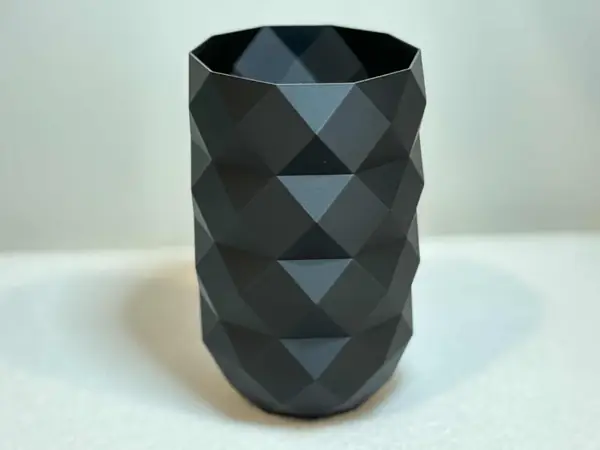 Low poly wild garlic planting pot