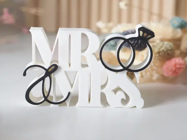 Mr & Mrs mit Ring