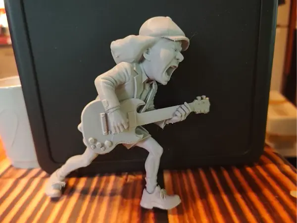 Angus McKinnon Young 