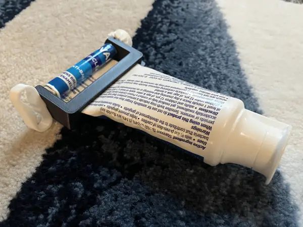 Toothpaste Squeezer V4