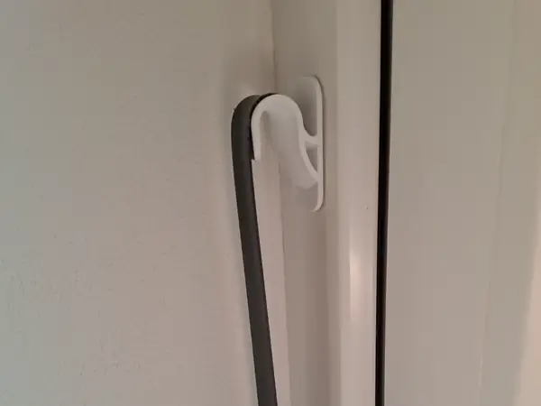 Shoe horn hanger