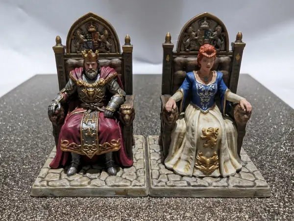 DnD King and Queen on Thrones miniatures