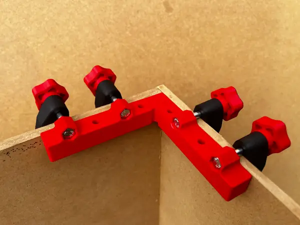 DIY 90-degree corner clamp (M6 Metric Version)