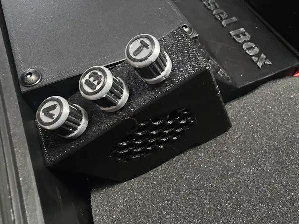 zk-1002T amp case and knobs.