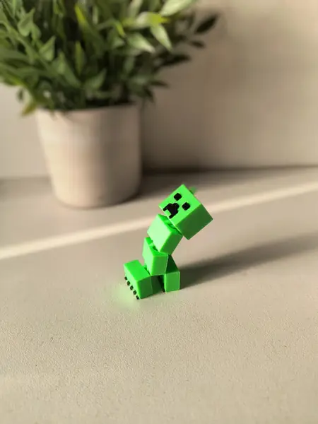 Minecraft creeper inspired articulated